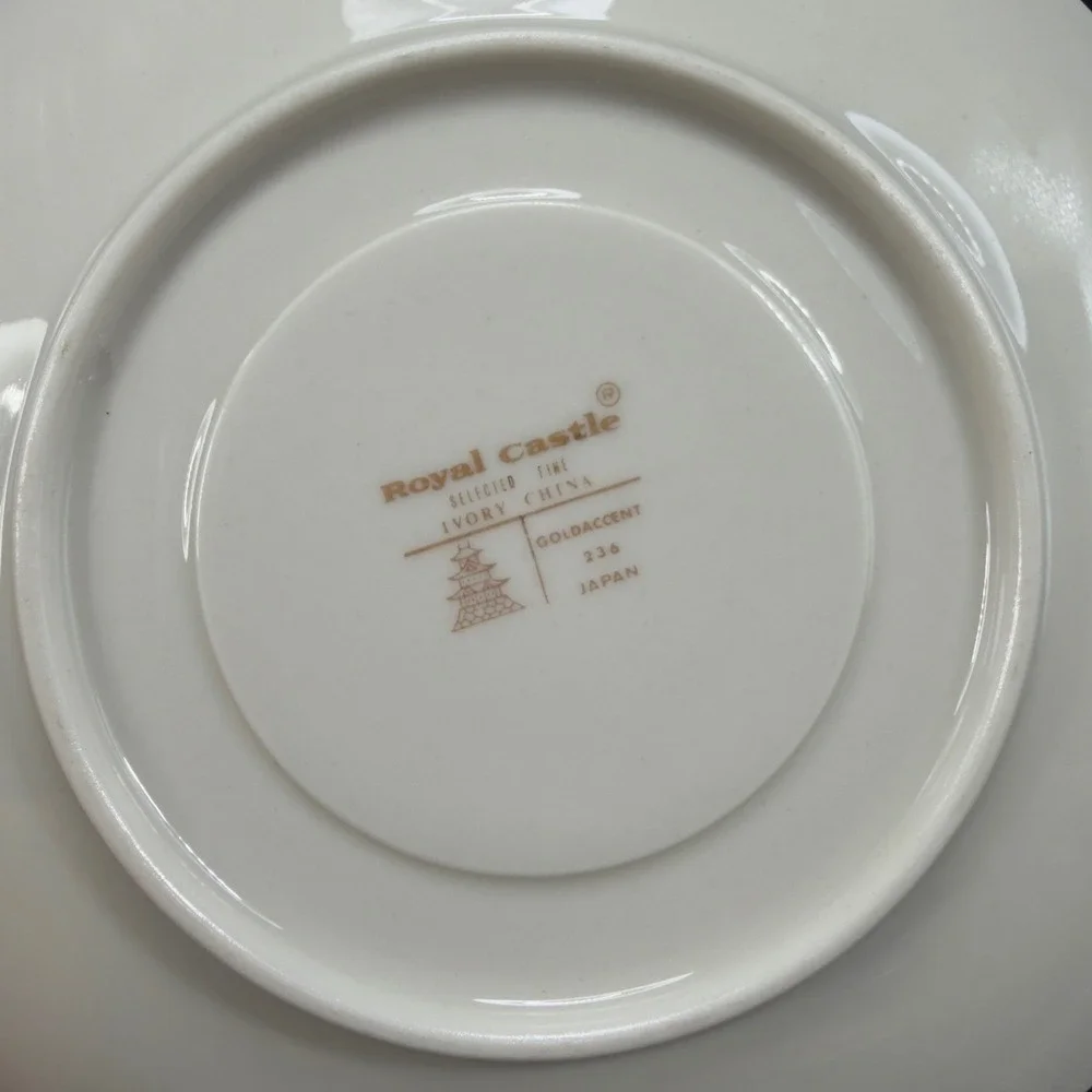 Royal Castle Goldaccent Ivory China Tea Cup and Saucer Set Gold Trim‎ Japan VTG